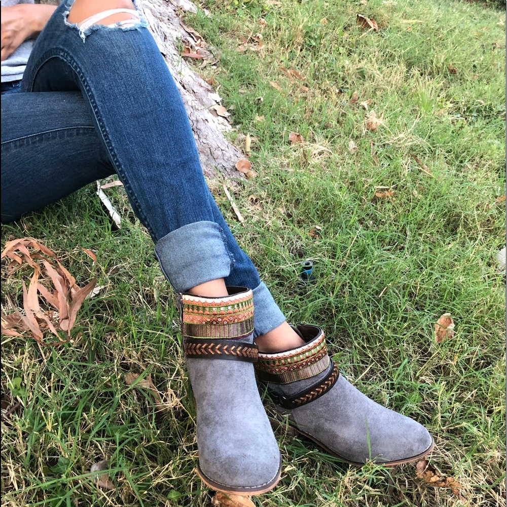 GREY FAUX SUEDE BOOTS - Picture 4 of 8